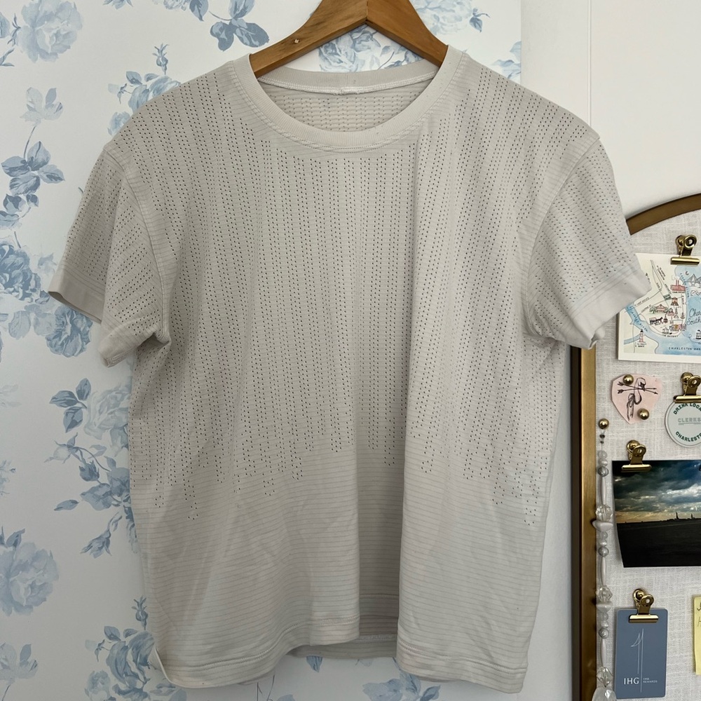 Lululemon train to be shirt